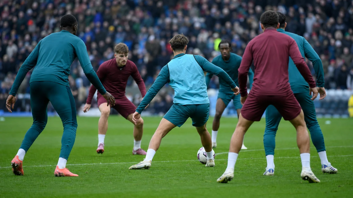 Spelmoment från en fotbollsmatch i Premier League.